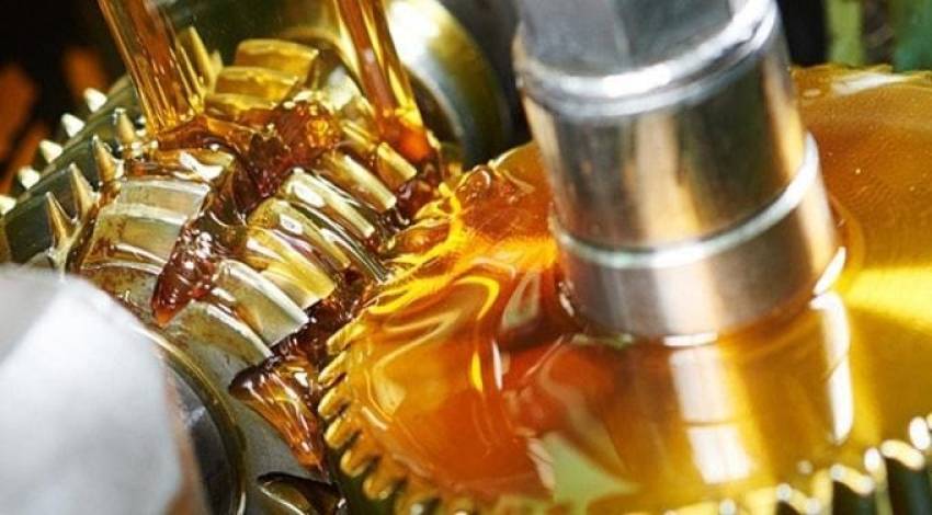 Dầu bôi trơn chảy trong động cơ